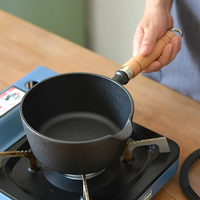 Non-coated cast iron hot milk pot baby food soup rice non-stick small boiling noodles stew frying pan breakfast health stewpan