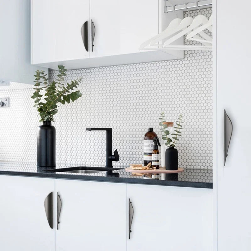 Simple Kitchen Cabinet Handels Furniture Decoration Door Handles Knobs for Cabinets and Drawers Zinc Alloy Drawer Pulls